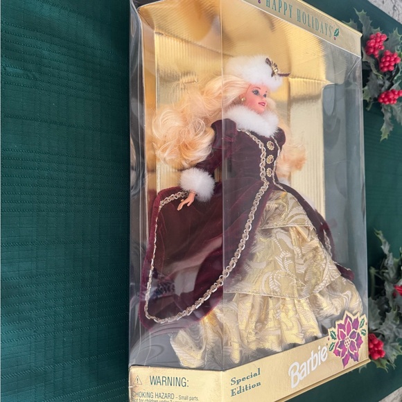 Barbie Doll 1996 Happy Holidays Christmas Mattel New In Box
Gold and Burgundy - Picture 5 of 12
